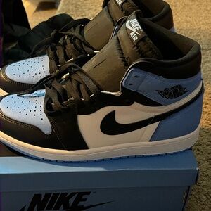 Jordan 1 Retro High OG
UNC Toe NEVER WORN